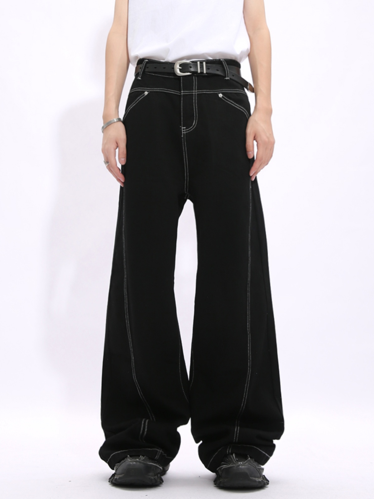 Voguo Relay Black Jeans: Design – Driven Topstitched Silhouette, Unisex Wide – Leg Straight Pants