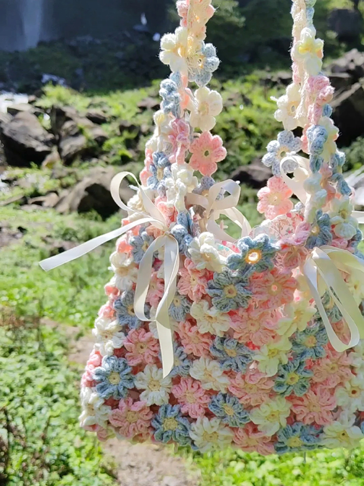 Crochet Flower Shoulder Bag DIY Kit: Handmade Yarn Weaving Project for Fashion Enthusiasts