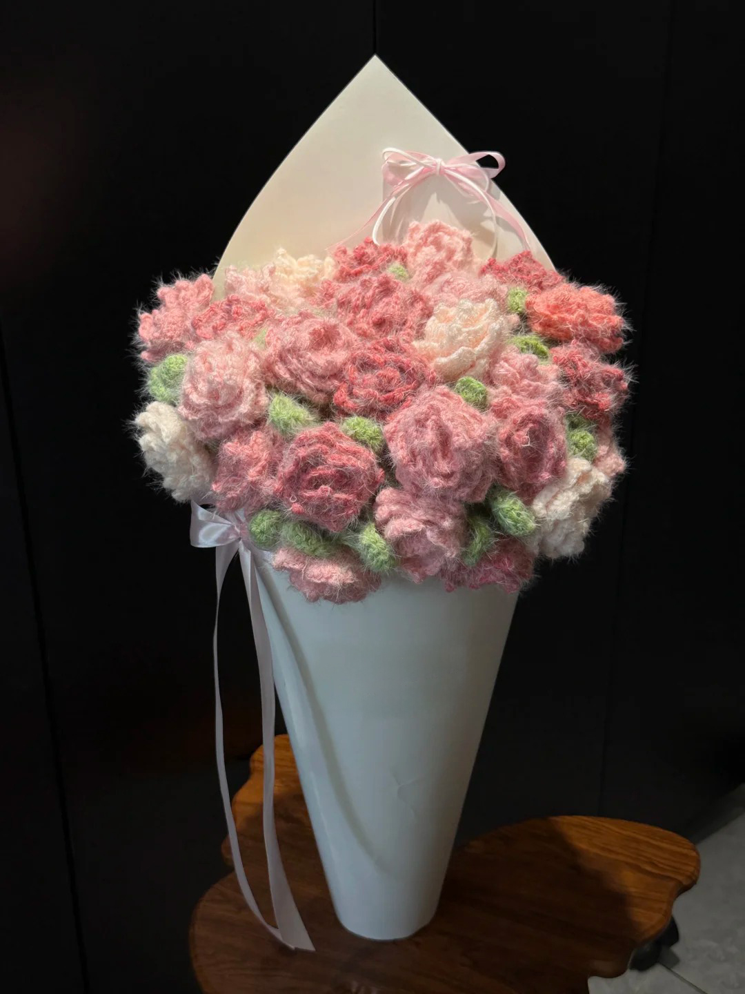 Gradient Rose Crochet Blanket & Flower Bouquet DIY Kit: Handmade Yarn Craft for Thoughtful Gifting