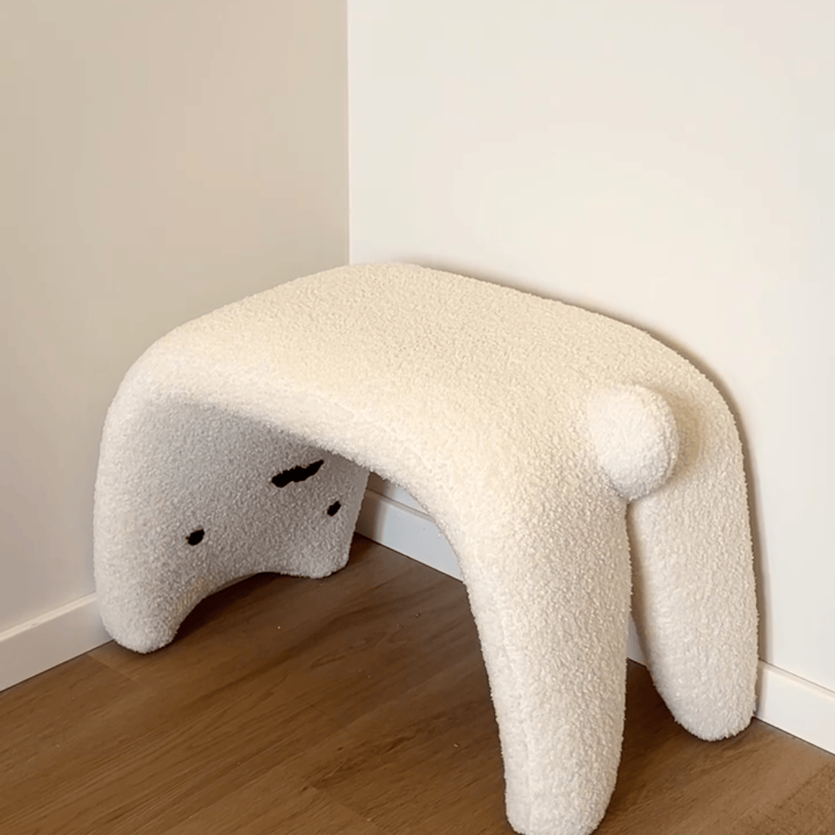 Cute Cat – Shaped Wooden Stool: Lamb Wool Stool for Home and Entryway